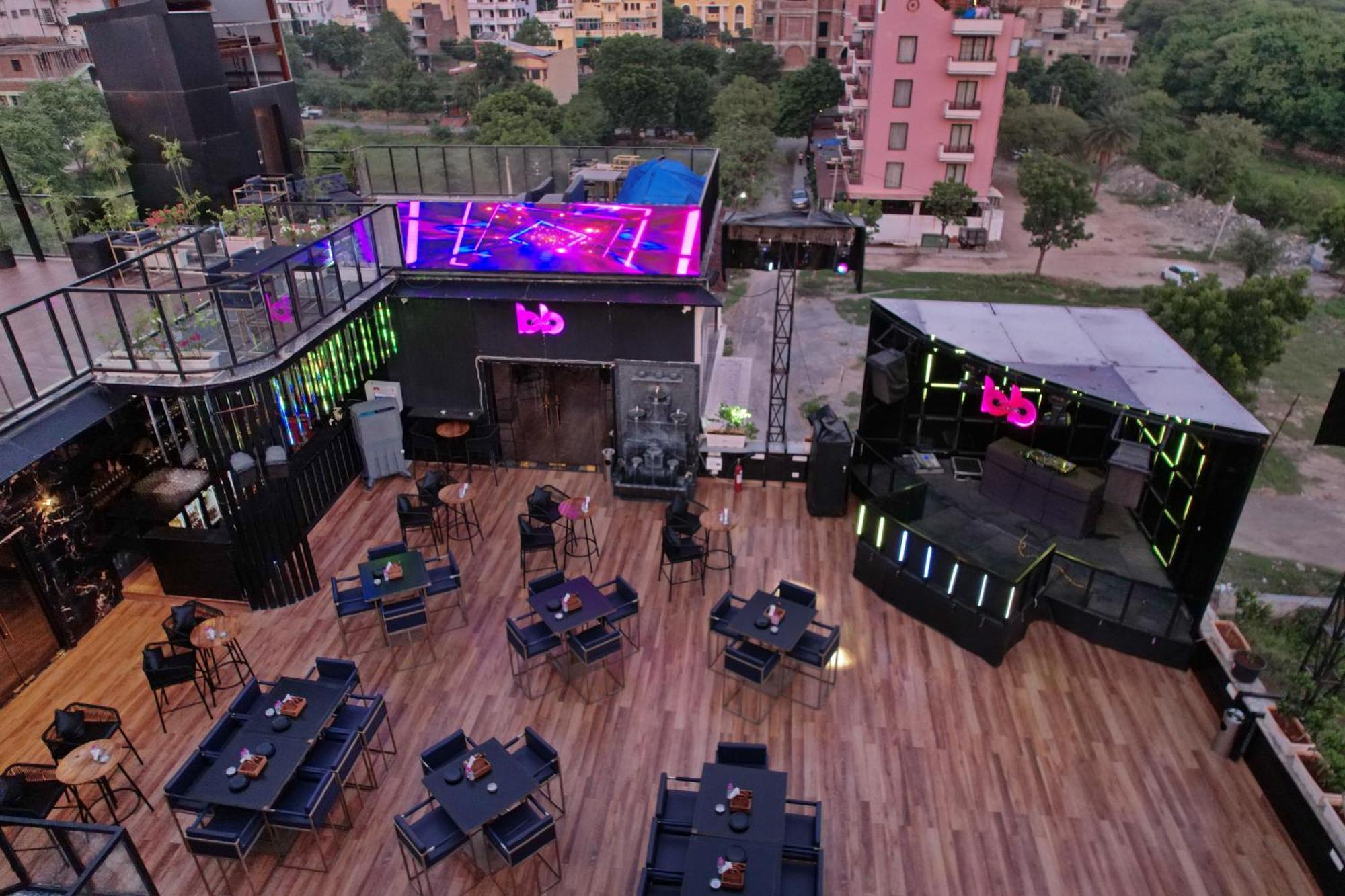 Hotel The Courtyard - Beyond Bar & Club Udajpur Zewnętrze zdjęcie
