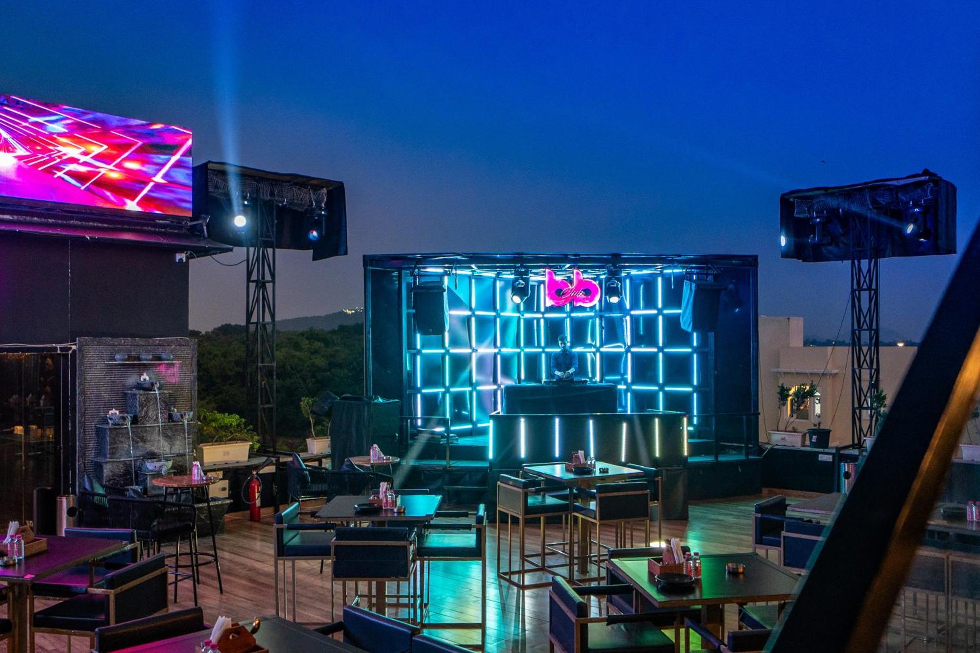 Hotel The Courtyard - Beyond Bar & Club Udajpur Zewnętrze zdjęcie